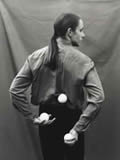 Ben Jennings juggling three balls behind his back